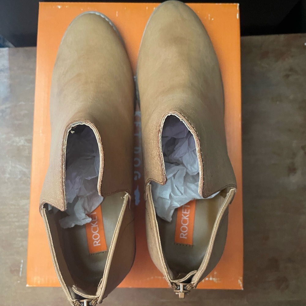 Rocket Dog Tan Booties Size 9.5 Nib - image 2